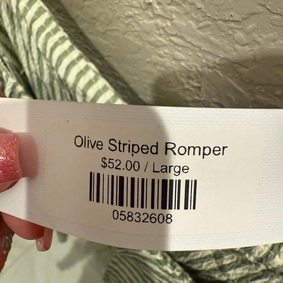 Gilli Women’s Striped Romper pistachio Green Ruffle Detail Pastel Size Large New - Picture 4 of 5